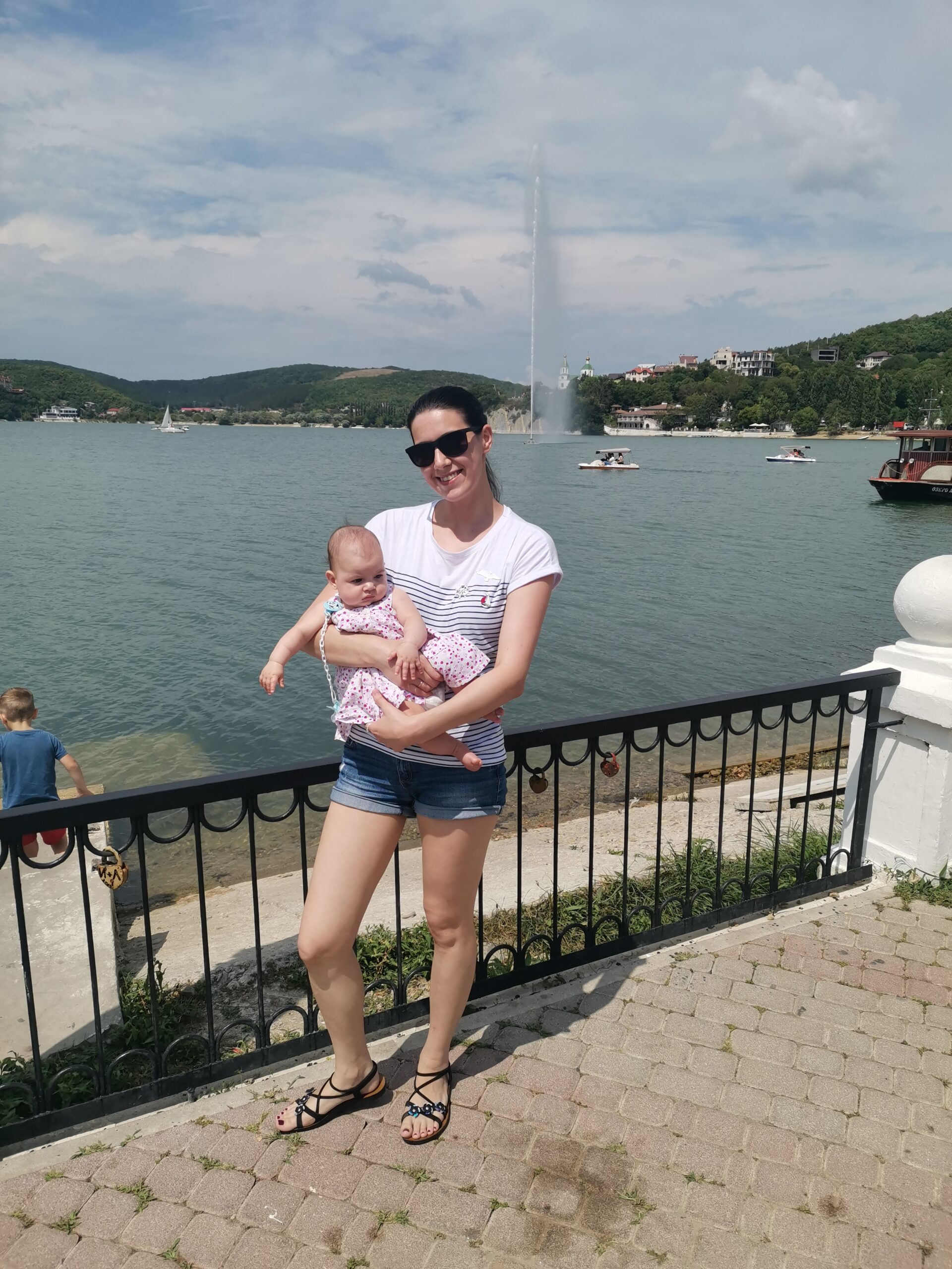 Озеро Абрау в Кабардинке, вид с набережной