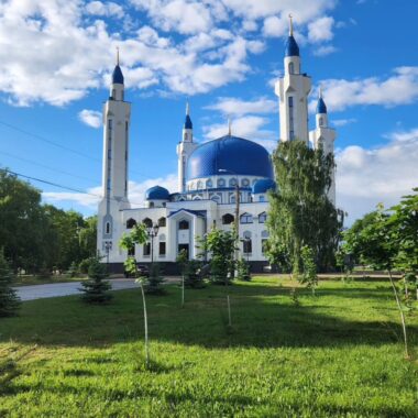 В Гуамское ущелье через столицу Адыгеи